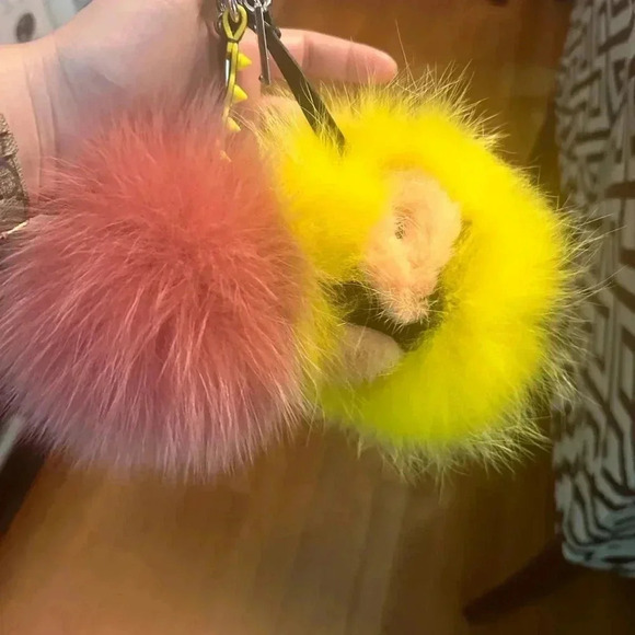 AUTHENTIC FENDI PINK CHARM - Picture 4 of 4